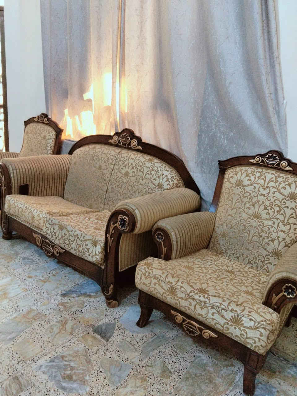 السلام عليكم
للبيع تخم مستعمل تركي
التخم نظيف وجديد
احلى من الصورة
السعر 350 الف

العنوان بغداد
رقم ***********

