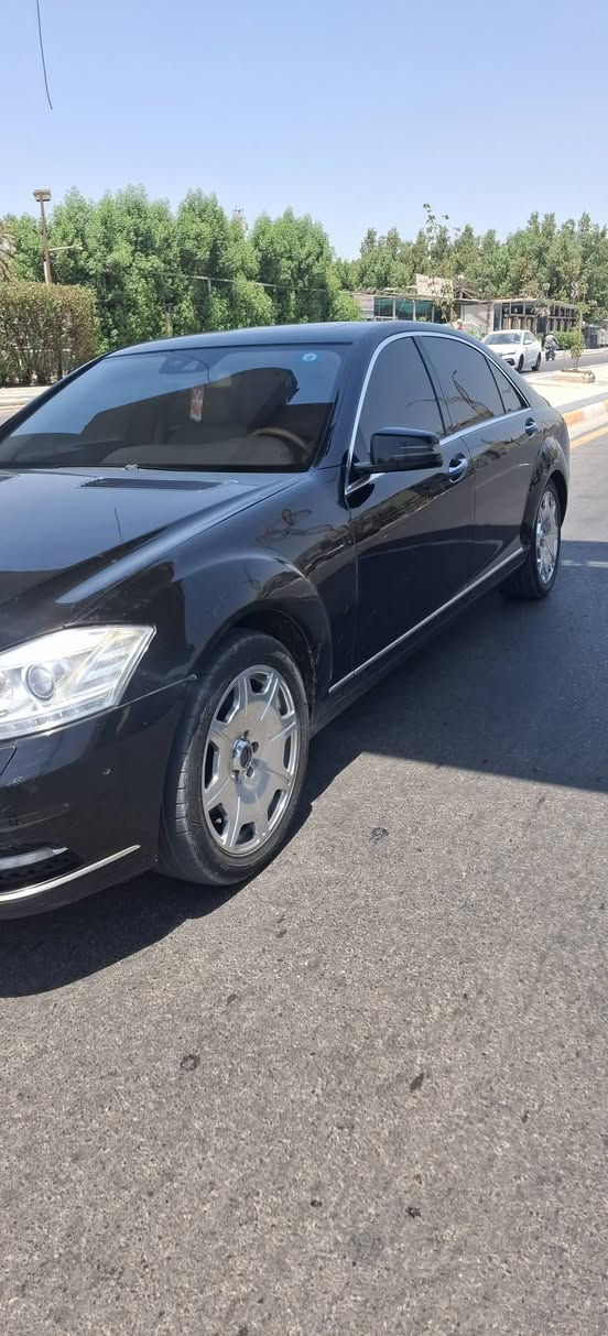 السلام عليكم،، مارسدس s 550 موديل ٢٠١٠ ،، سيارة غنية عن التعريف والمواصفات ،، بأسمي رقم بغداد ،  سيارة جاهزة من حدادية وكهربائيات وتبريد ثلج، بردات خلفية ،، ثلاجة،، تحكمات كشنات تدفئة تبريد،، السعر ١٧٥ ،، العنوان بغداد،، اتصل *********** ،،
