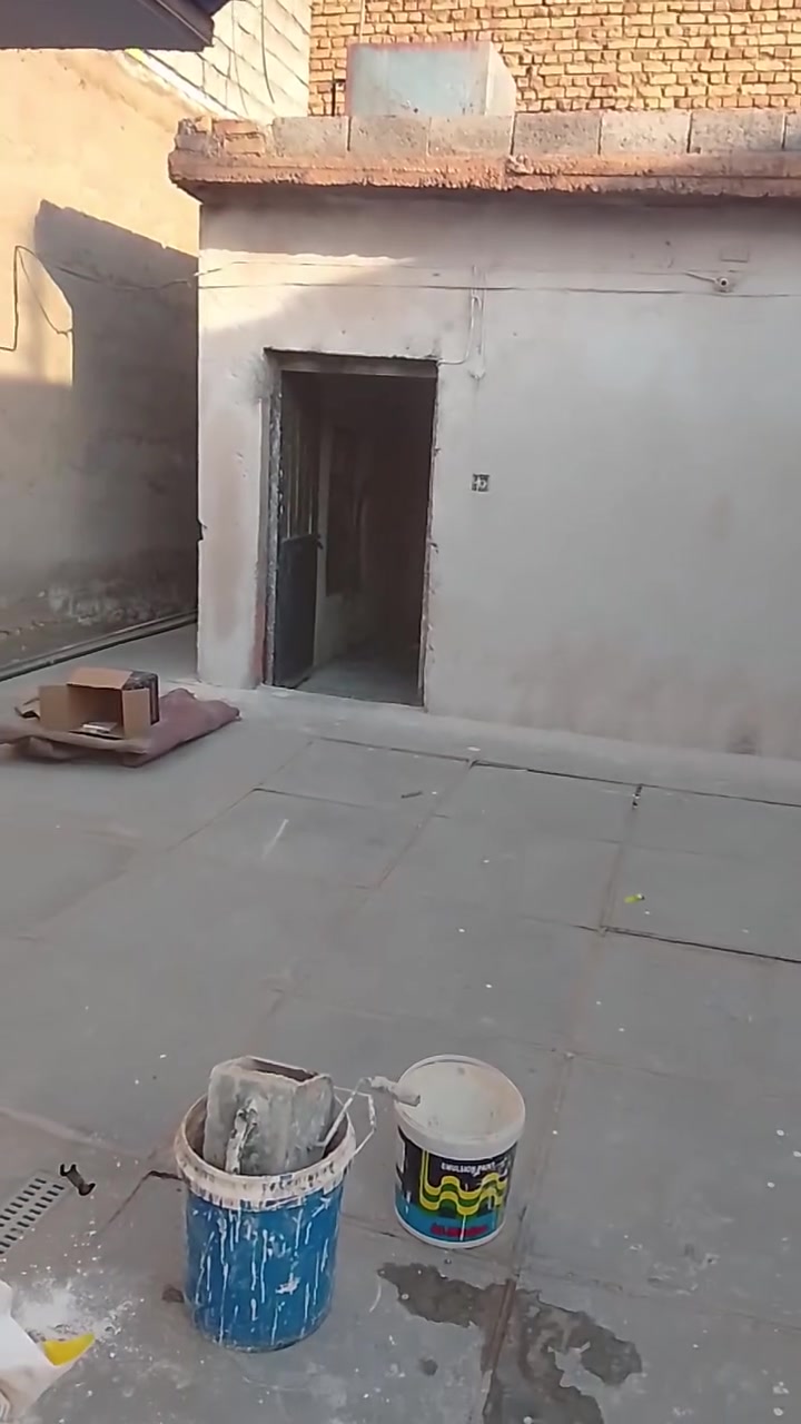 بسبب الوعود الكاذبه  دار للايجار خدمات مسقط قرب  المضمد ابو زهراء الو ماركت هشومي يحتوي علي غرف نوم وستقبال ومطبخ وحمام وتوليت وكراج جبير *********** بي وات ساب سعر ايجار ١٧٥
