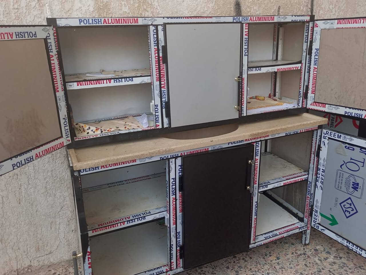كونتر نضيف كلش متر ونص سنك وتعليك قطعتين ستعمال قليل تفصيل خاص لعنوان ابو لخصيب بهادريه *********** البصرة, العراق
