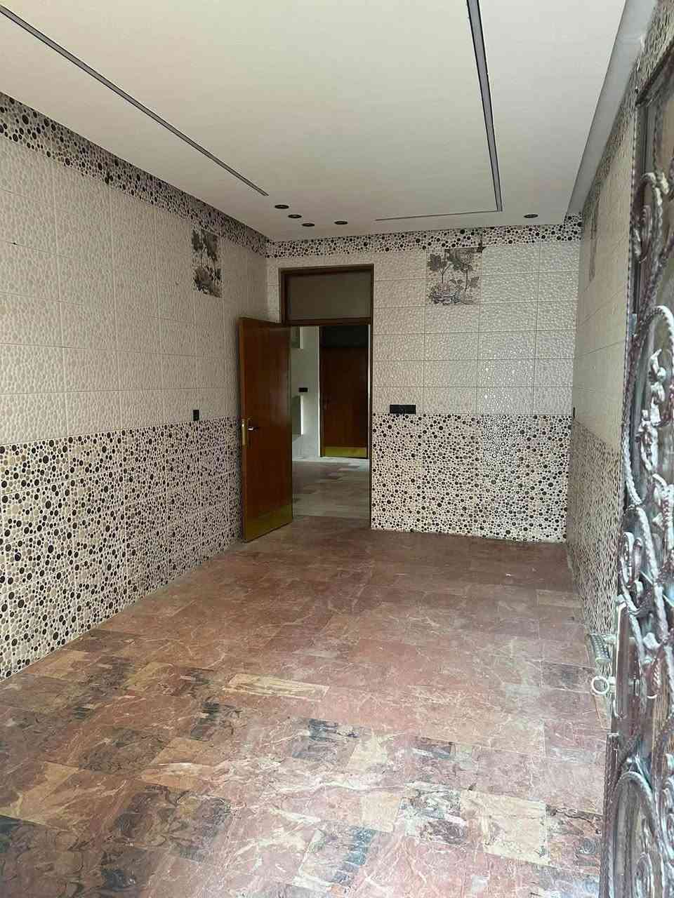 🏠دار حديث للبيع 

مساحة١٥٤متر 
واجهة ٧ نزال ٢٢ 

 📍في الشعب منطقه الكويتي
 واجهة حجر ومرمر ديكورات لكل لبيت 
يحتوي كراج وخدمات خارجيه واستقبال ومطبخ وصاله كبيره ومنور وغرفه نوم وحمام معزول وتواليت وترك وطابق الثاني ٣ غرف نوم وهول كبير وخدمات معزوله وبيتونه كبيره وسطحين  
:::::::::::::::::::::::::::::::::::::

مكتب ارض الخيرات 
***********
***********
