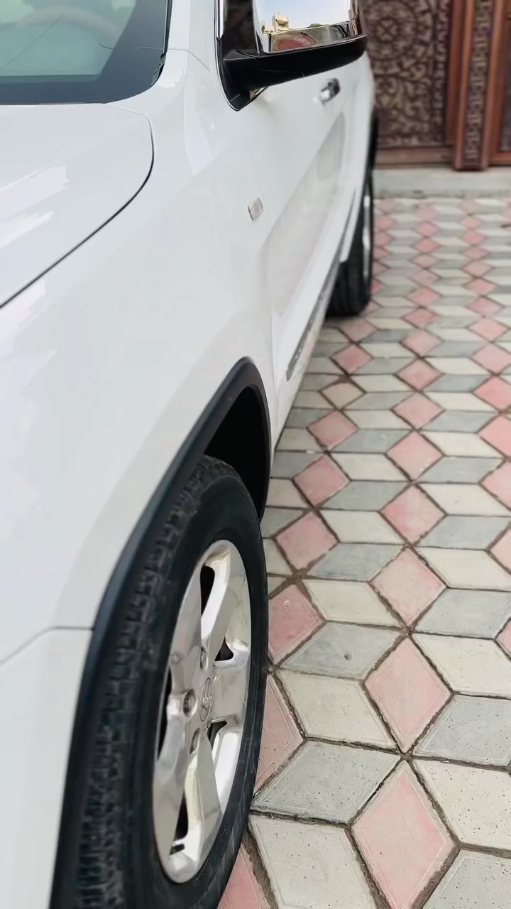 سلام عليكم جيب موديل 13
وارد خليجي سيارة جديده 
بيه صبغ باب صبغ مع دعاميات بس الأركان 
العنوان بغداد مدينة الصدر 
الهاتف ***********
