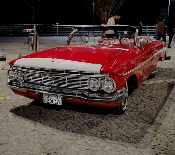 👑 للبيع: تحفة نادرة! شيفروليه إمبالا كشف (أصل) موديل 1961 🇺🇸

🔥 فرصة استثمار لعشاق السيارات الكلاسيكية والقطع الفريدة! 🔥

• النوع والموديل: شيفروليه إمبالا (Chevrolet Impala)

• سنة الصنع: 1961 💎

• النسخة: كشف (Convertible) أصلي ☀️
✨ فرادة وتفاصيل لا مثيل لها:
السيارة الوحيدة من هذا النوع والحالة في العراق والشرق الأوسط! 🌍

🛡️ المواصفات الفنية والحالة:
• المحرك وناقل الحركة: وكالة (Original) وبحالة ممتازة جدًا 💪.

• الهيكل الخارجي:

• مصبوغ بالكامل بنفس اللون الأصلي للسيارة.

• خالٍ تمامًا من الصدأ (Rust-Free) ✅.

• الكرومات: لامعة وبدون أي بهتان (كالجديدة) ✨.

• الإطارات: جديدة بالكامل 🏎️.

• النظام الكهربائي: كامل ويعمل بكفاءة عالية وبدون أي ملاحظات ⚡.

🛋️ الداخلية:
• الداخلية: أصلية (Original) وبحالة ممتازة.

• الفرش: نظيف جدًا ومحافظ عليه 🧼.
📝 الأوراق الرسمية:

• الترقيم: رقم بغداد "إنجليزي" 🇮🇶.
• 
النظافة: نظافة السيارة ممتازة (كما هو موضح في الصور).

📞 السعر والتواصل:
السعر بناءً على الاتصال والمراسلة فقط 💰

لمعرفة السعر والمزيد من التفاصيل أو المعاينة، يُرجى الاتصال أو المراسلة عبر واتساب:
*********** 📞

