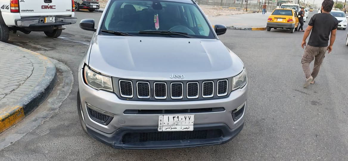 جيب كومباس 2018
فئة سبورت
رقم بصرة   

محرك 2400 

 تحكم استيرن جهتين

دواخل جلد 

ويل كب

ماشيه  ١٤٤ الف 

لون سلفر 

شاشه لمس 

تو ويل

اوتو ستوب 

سايد بريك كهرباء 

كامره دواره

السعر 100 وبيه  مجال بسيط 
كلين حدثها غرق 
بيها رصعات بسيطة
مكلف بلنشر والله خابر راعيه وتدلل
***********
