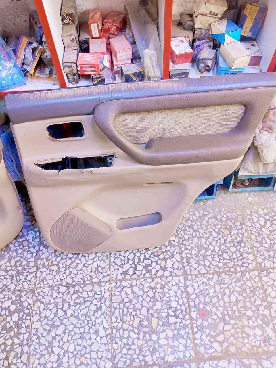 سلام عليكم ادوات لاندكروزر دعاميات لايتات ابطاين بلاجكتورات بكلايت خلفي عندي تخم تاير جديد ويلات ستينيه اريد مراوس ويلات عادي رقم الاستفسار ***********
