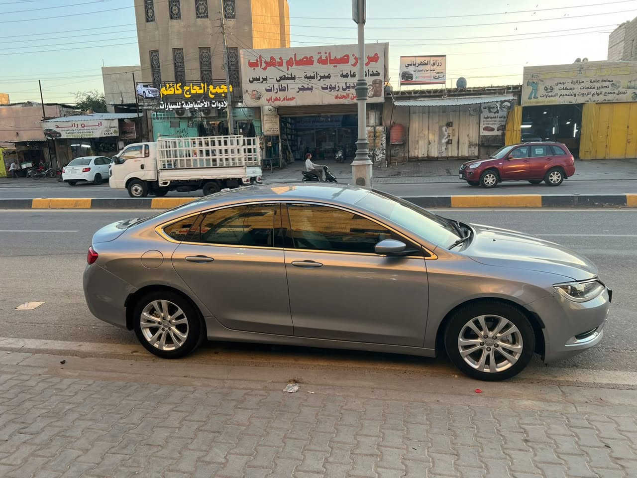 للبيع فقط بدون مراوس 
كرايسلر C200 
موديل 2016 
مكينه 2400 جديده 
كير ماوس جديد 
ماشيه 94 فقط 
بيها شبر صبغ بجاملغ الأمامي 
وقبق الجنطه فقط رش بدون فتح بدون دواخل بدون معجون 
رقم اربيل دولي بسمي تريد تحويل تريد وكاله 
المواصفات معروفه 
شاشه بلوتوث + كامره خلفيه 
تحكمات ستيرن 
حساس اطارات 
اضائه LED 
دخول ذكي 
مثبت سرعه 
بيها هواي مواصفات 
السياره جديده مابيها اي نقص 
السعر 135 وبيها مجال 
العنوان البصره 
مكلف بنشر اي استفسار اتصل عل الرقم
***********
