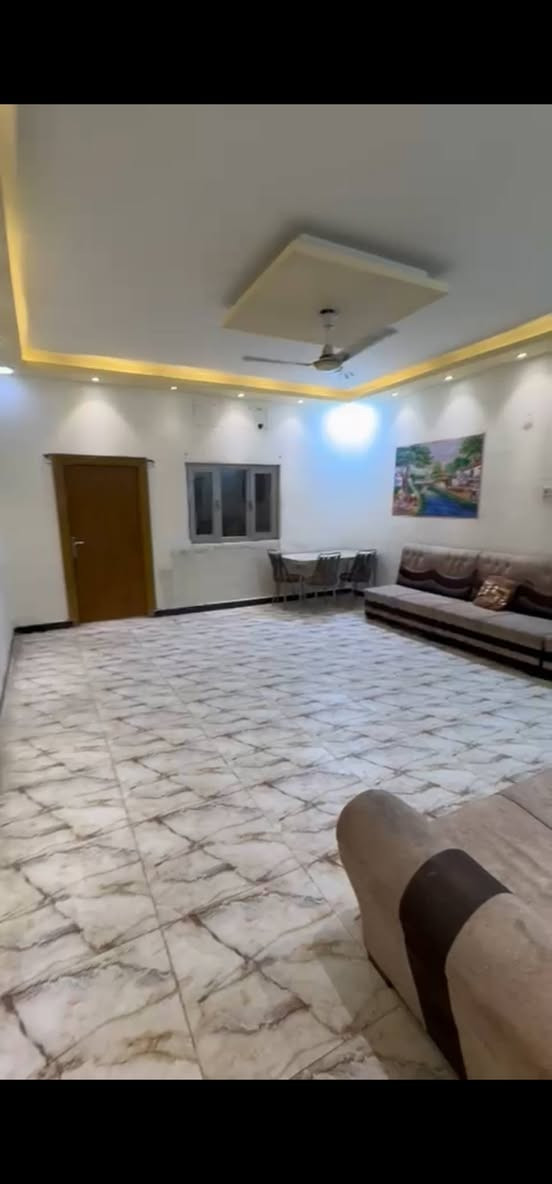 🏢 بناية للبيع – موقع مميز في نواب الضباط 🏢
بناية حديثة للبيع في منطقة نواب الضباط
📍 على شارع 20 مقابل الخدمات مباشرة
✨ موقع ممتاز وحيوي
🔹 المساحة: 200 متر
🔹 تحتوي على 6 شقق مؤثثة بالكامل
🔹 جميع الشقق مؤجرة وتدر دخل ممتاز
🔹 طابو صرف – تحويل باسم المشتري مباشرة
💰 السعر: 570 مليون قابل للتفاوض للجادين للاستفسار الاتصال على الرقم *********** البصرة, العراق
