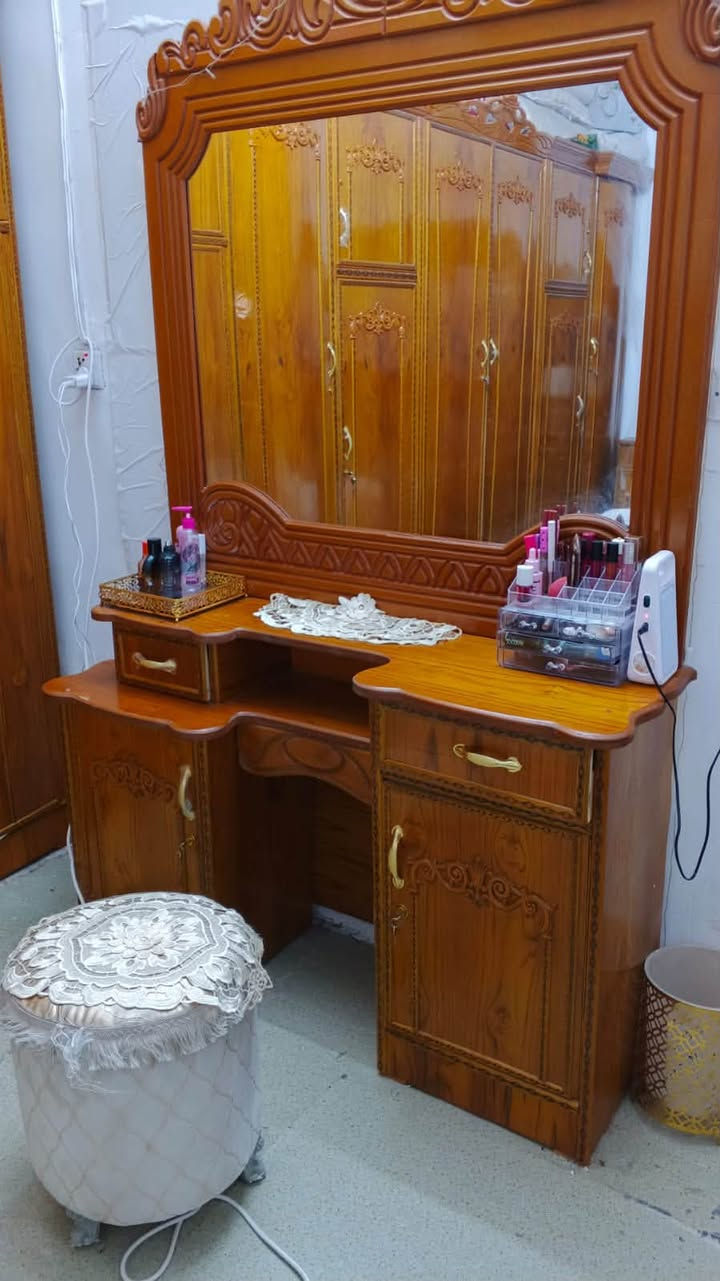 السلام عليكم غرفه صاج تحتوي على ست بيبان نضافه 100/ 100 شرط الفحص صاج عراقي شغل درجه اولا 950 
***********
