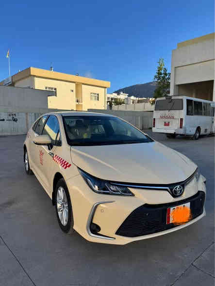 کرولا ٢٠٢٤ شەریکە جیهان 
مەکینە ١.٨ بنزین  
١٠ پارچە لەسەر ساغی کرایتە تەکسی بێ لێدران نوقتەی نیە 
١٥،٠٠٠ رۆشتیە 
رەقەم و لەزگە و هەزەو فەحس هەمووی نوێیە 
سعر ٢٠٦ وەرەقە و مجال 
*********** شقلاوة
