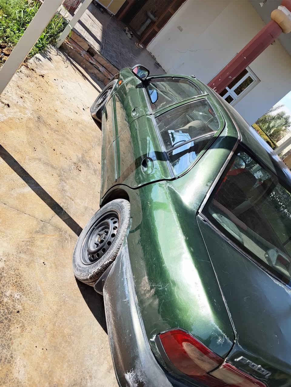 برتون ٢٠٠٢ غير حره اوراقها كامله مكفوله عشائر كير شرط المحرك بيه خيط بخار الكشر شوف العين السعر المطلوب ٢١ ورقه  مكان السيارة العلم للأستفسار ***********
