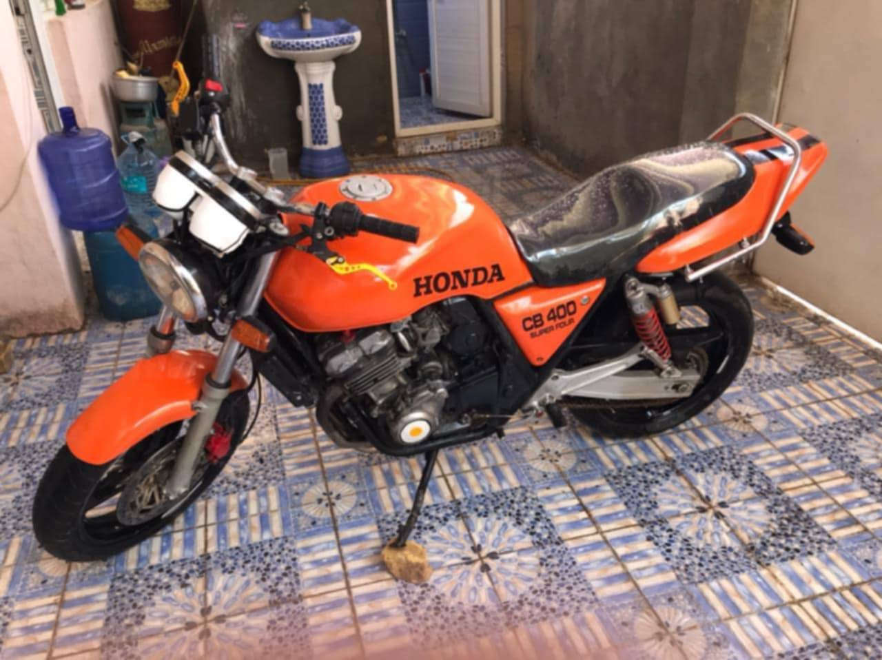 سلام عليكم بطح سيبي فور جيل الاول 16ولف مكينه 400للبيع جيب فيتر وتعال افحص واخذ مكان بغداد سعر 13 ليحب يقتنيها ***********
