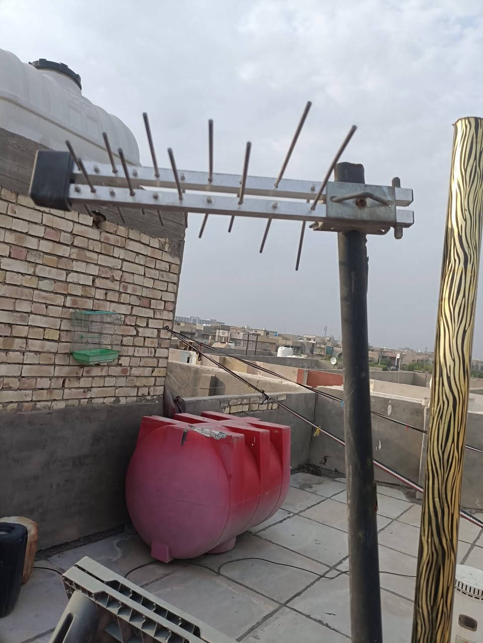 للبيع مكاني أبو دشير شارع الزيتون
كل حاجه سعر 
او شلع ابيع 
هذه رقمي ***********
