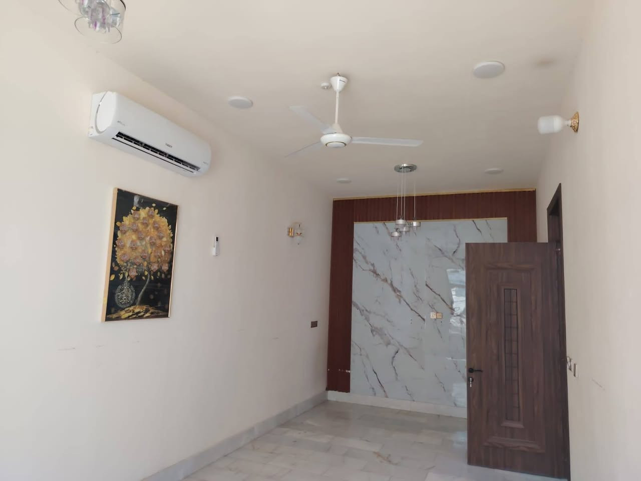 بيت للبيع بغدادالرستميه خلف المرور تفاصيل داخل الفيديو رقم صاب الدار***********
