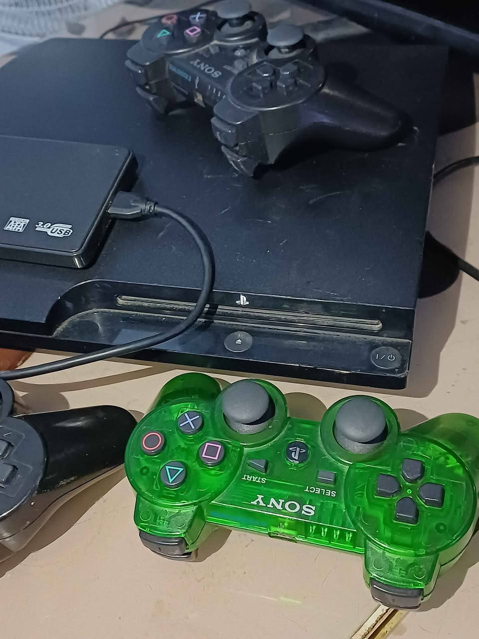 بلي ستيشن ثري 3 نضيف جدا وبحالة جيدة يحتوي على هارد خارجي مساحة 250 ويحتوي على ثلاث جوستكات وجميع الملحقات ويحتوي على العاب gta 5 و call of dyte black ops
و call of dyte gost ويحتوي على لعبة سيارات ولعبة أخرى السعر 100 الف قفل مكاني بغداد بغداد, العراق


**إذا كنت صاحب هذا الإعلان وتريد حذفه لأي سبب، رجاءا أرسل رسالة إلى الدعم الفني**