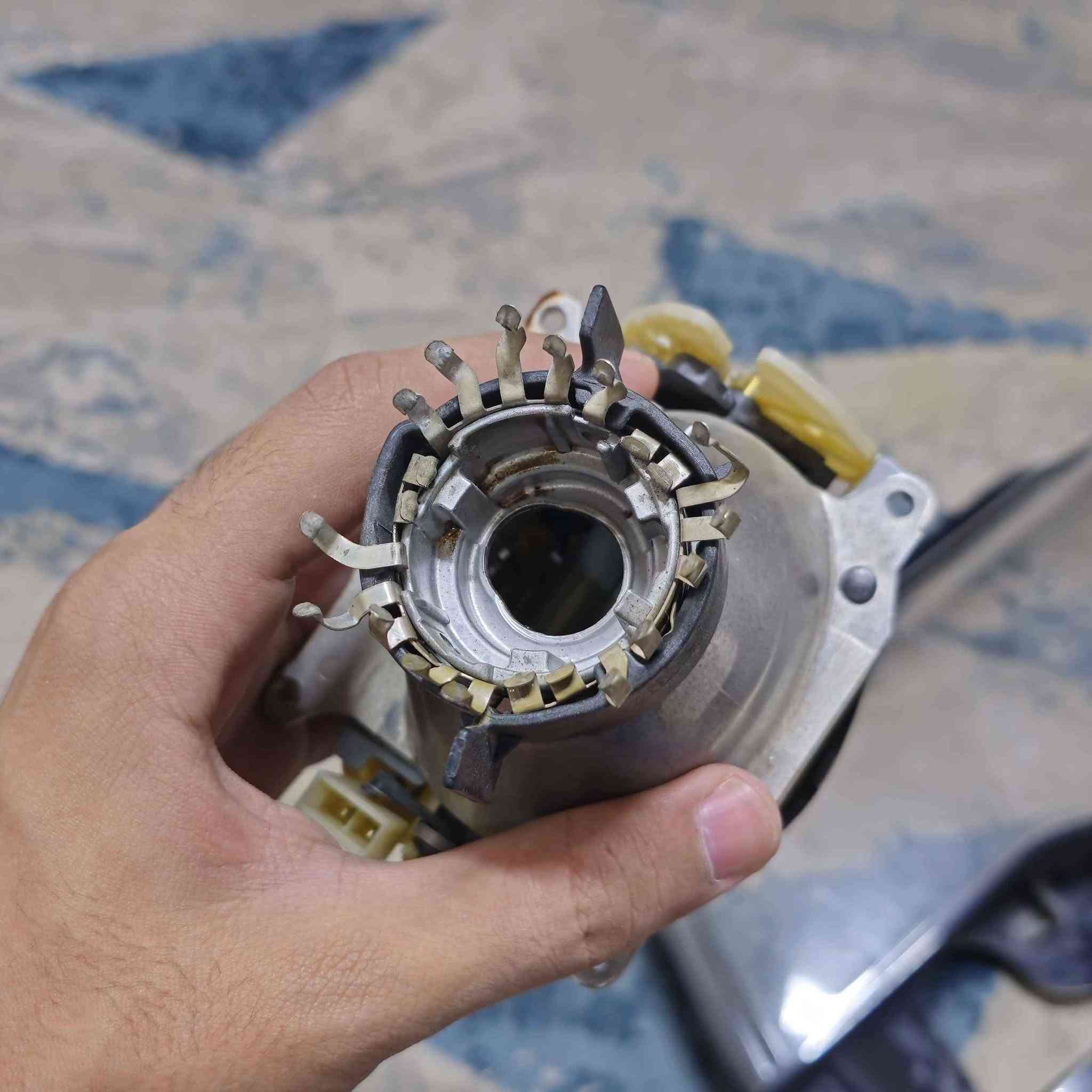 مازدات جيب سليمات ، واحد فقط بي ملاحظة بسيطه ممأثرة
عدسات اصليات شغالات و كاملات فقط واحد نقص لايت ، لون ابيض ثلجي
سعرهن كلهن ٧٥ و بيهن مجال ان شاء الله 
متوفر توصيل لجميع المحافظات 
متوفر فيس و واتساب او اتصال
***********
اي شي ثاني اني بالخدمه كربلاء, العراق
