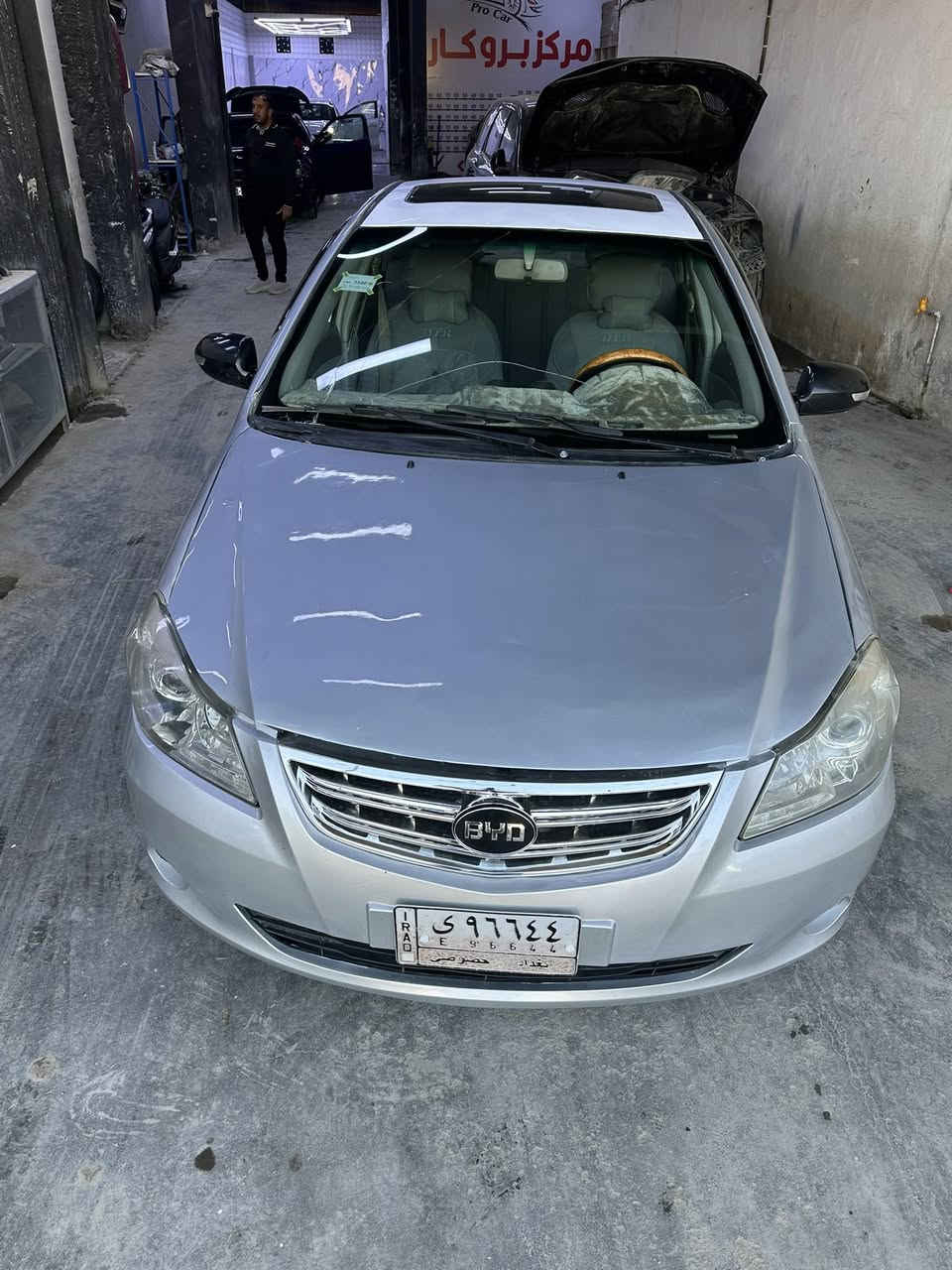 سلام عليكم 
بي واي ديG3موديل 2013
كير عادي المرغوب 
سياره كير مكينه خير من الله 
مصبوغه حزام سياره حلوه خير من الله 
بيها نواقص بسيطه 
سعرها 51وبيها مجال حك الجيه 
مكانها بغداد القاهره يم شركه التوصيل للامزون قرب جسر البنوك 
***********
