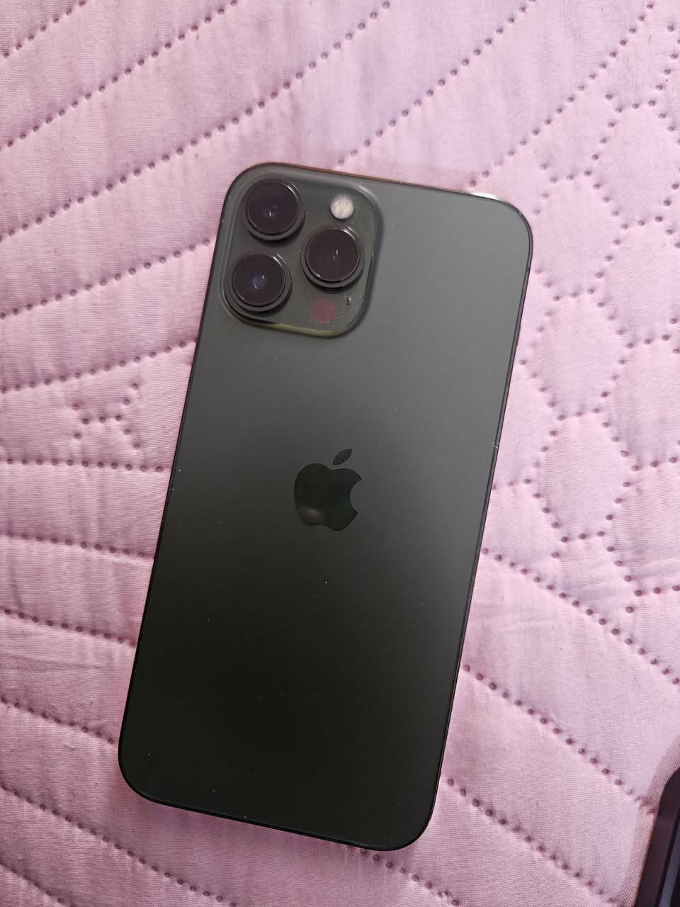 السلام عليكم
ايفون ١٣ برو ماكس 
ذاكرة ٢٥٦ غيغا 
بطارية ٨٢ بلادي 
سيم كارت واحد 
وياه ٣ كفرات نوعية ممتازة 
للتواصل *********** 
المكان الناصرية 
للبيع ب ٦٥٠ الف او للمراوس مع ١٦ عادي
