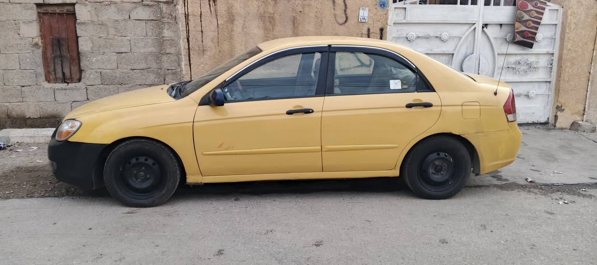 السلام عليكم 
كيا سبكترا محرك 2000 موديل 2007 رقم بغداد انگليزي سنوية بأسمي لل29 مصفرة هيئة وغرامات 
گير و محرك خير من الله حدادية امامي خلفي جديدة
كهربائيات كلها شغالة
تخم تاير جديد وباتري جديد وتخم دسكات جدد 
شاشة وكامرة اصلية دوارة 
تحكم مري كهرباء
سيارة جاهزة من كلشي وصارف عليها هواي
السعر 76 وبيها مجال للشراي
العنوان بغداد الشعب 
رقم الهاتف ***********
