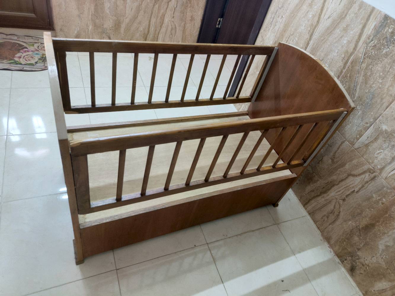 العنوان صلاح الدين تكريت
السلام عليكم غرفه اخشاب للبيع مستعلمه ونضيفه كلشي موضح بالصوره السعر 600 الف وبيها مجال بسيط 
النقص :
كومدي واحد 
زاويه ملابس 
الرقم ***********
الرقم الثاني ‏‪***********‬‏
ما هو موقع البائع؟: 
تكريت