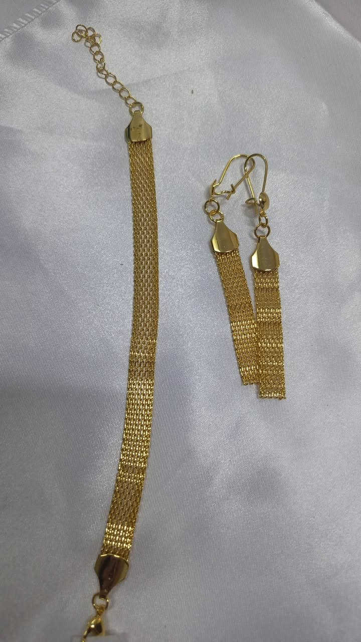 ذهب هندي يخبل الصوره ضالمته
متوفر توصيل داخل حي العامل


**إذا كنت صاحب هذا الإعلان وتريد حذفه لأي سبب، رجاءا أرسل رسالة إلى الدعم الفني**