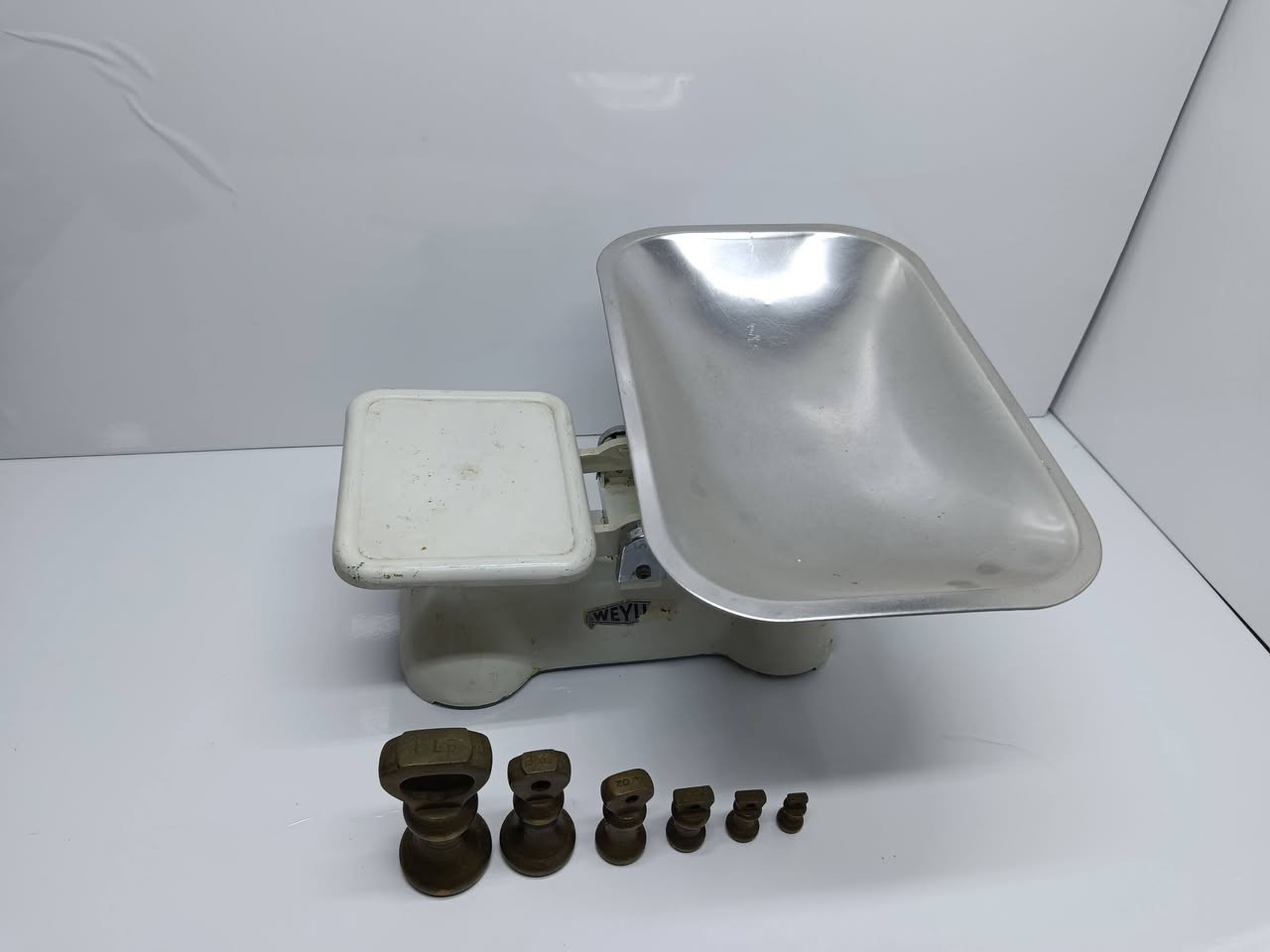 ميزان قديم زائد الأوزان اعلا  سعر وبالعافية عليكم


**إذا كنت صاحب هذا الإعلان وتريد حذفه لأي سبب، رجاءا أرسل رسالة إلى الدعم الفني**