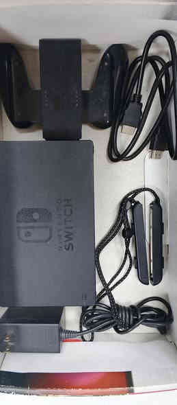 نينتندو سويتس Lcd مهكر نظامين اونلاين واوفلاين كامل الملحقات الاصلية مع ذاكرة 256 كيكا فيه شخط خفيف بالشاشة تقريبا يختفي اثناء تشغيل الجهاز
الجهاز مكفول من جميع المشاكل والاعطال 
السعر 220 الف 
توصيل بغداد 5 الاف وباقي المحافظات 6 الاف 
للتواصل ماسنجر او واتساب او الاتصال 
***********
