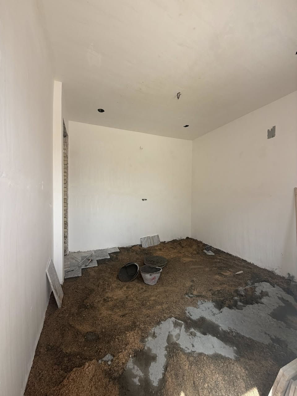 مشتمل للبيع الشعب شارع عدن خلف مكوه الخضراء.    

٨٥ متر واجهه ٥ ونص نزال ١٥ جديد باقي شهر يكمل 

استقبال وخدمات ومطبخ وغرفه نوم وصاله 

الطابق الثاني غرفتين نوم وخدمات  السعر ٢١٥ مليون

معروض بمكتب الكناني ***********  

عنوان المكتب شارع عدن قرب جاتو باريس
