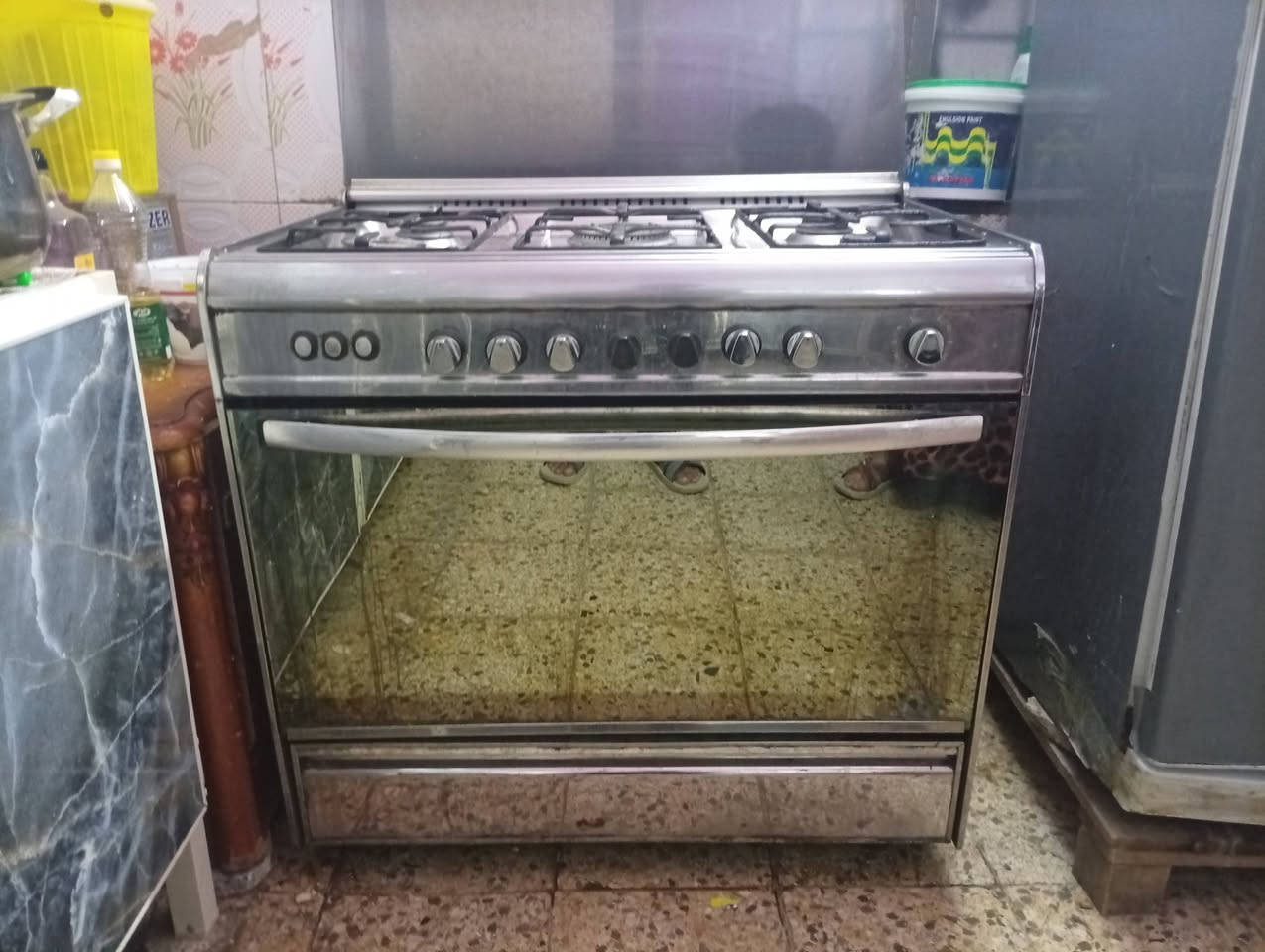 طباخ نظيف شغال عيون وفرن السعر 125 وبيه مجال بغداد المدينة ***********
