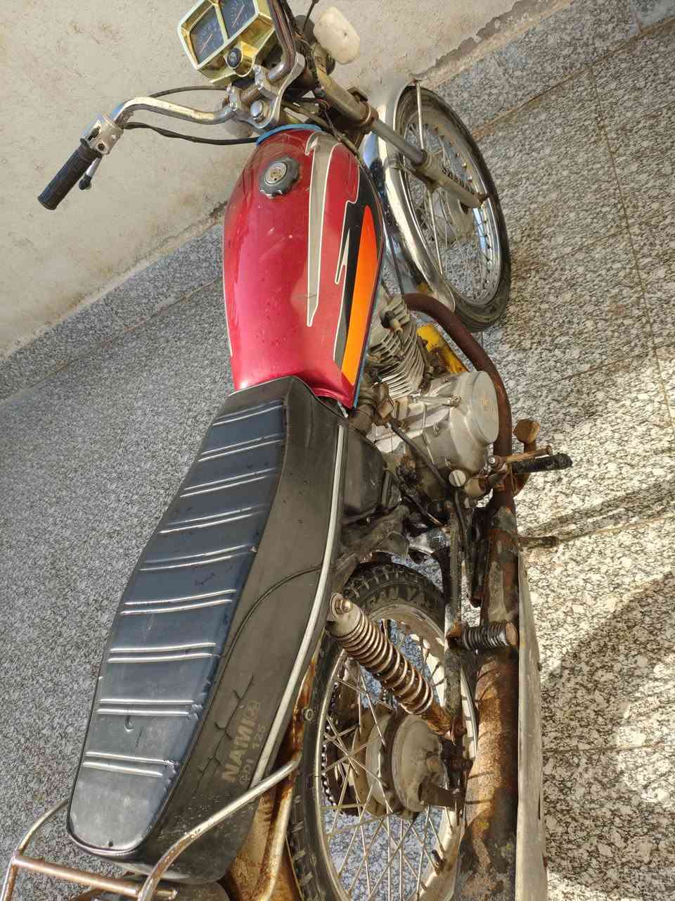 اسلام عليكم شباب دراجه للبيع مفتوحه بس بوشه اوراقه كامله السعر 550 وبيه مجال قليل  مكاني سوق الشيوخ المو شراي لا يدخل رقمي ***********
