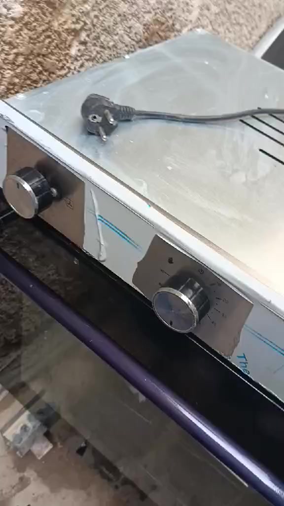 للبيع فرن استخدام قليل بسعر مناسب الحجم 60في 60


**إذا كنت صاحب هذا الإعلان وتريد حذفه لأي سبب، رجاءا أرسل رسالة إلى الدعم الفني**