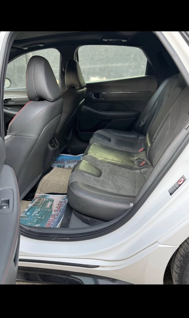 السلام عليكم
‎سوناتا NLine

‎موديل 2022 رقم اربيل 

ماشية ٨٠

‎مواصفات السيارة فول ان لاين بعد هواى مواصفات بيهه

‎الاظافات الي عليها

‎عليها كت كاربون فايبر داخل  وخارج السيارة اصلي

‎وسياره بيها شوته برفورمنس وعطاس توربو وبلكات ريسنك 

‎وفيت بم ريسنك وبيها برمجه من امريكا 

‎المواصفات

‎بصمة ) ابواب + صندوق )

‎تشغيل عن بعد

‎شاشة جبيرة ) كار بلي t اندرويد )

‎واير ليس شحن

‎مثبت سرعة

‎قيادة ذاتية

‎تحديد مسار

‎رادار امامي

‎رادار جانبي

‎ادار خلفي

‎كامرا دوارة

‎مثبت ستيرن

‎اسايد بريك بصمة

‎مودات قيادة ) نورمال - سبورت - سبورت بلاص -

‎ﻛﻮﺳﺘﻢ)

‎كشنات تدفئة

‎بانوراما

‎تبريد بيانو

‎تبريد قطعتين

‎لدت بلادية بالدشبول متغير الوان تتحكم بيهه بالشاشة 96 لون

‎كيجات بالعداد تظهرلك قراءة (حماوة الدهن التيربو ا

‎ﺍﻟﻌزم)

‎كيجات دجتال تتغير ويا كل مود مثل ماموضح بالصورذ

‎كير دكم ٨ سرعات دبل كلج+ شفتات ستيرن

‎نظام سماعات BOSE اقو، انظمة سماعات

‎كشنات تدفئة

‎جامات اوتو

‎اوتو هولد

‎كشنات كنتارا حضن N

‎مكينه 2500 تيربو

‎لدات امامي خلفي

‎وبعد هواي مواصفات بيهه

‎حالة السيارة:

‎جميع الشواصي سليمة 

‎

جميع الايرباكات سليمة

السعر ١٩٠ وبيها مجال او مراوس

***********
