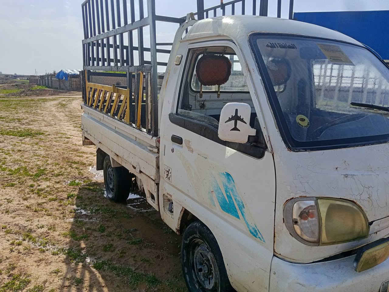 السلام عليكم
كيا فاو منفيس أورواق كامله 
محرك يصرف 
كير اكسن شرط 
كهربائيات شغاله
السعر 12 وبيها مجال قليل 
العنوان قريه شكرا 
رقم الموبايل ***********
ملاحظة ترهم قصاد
