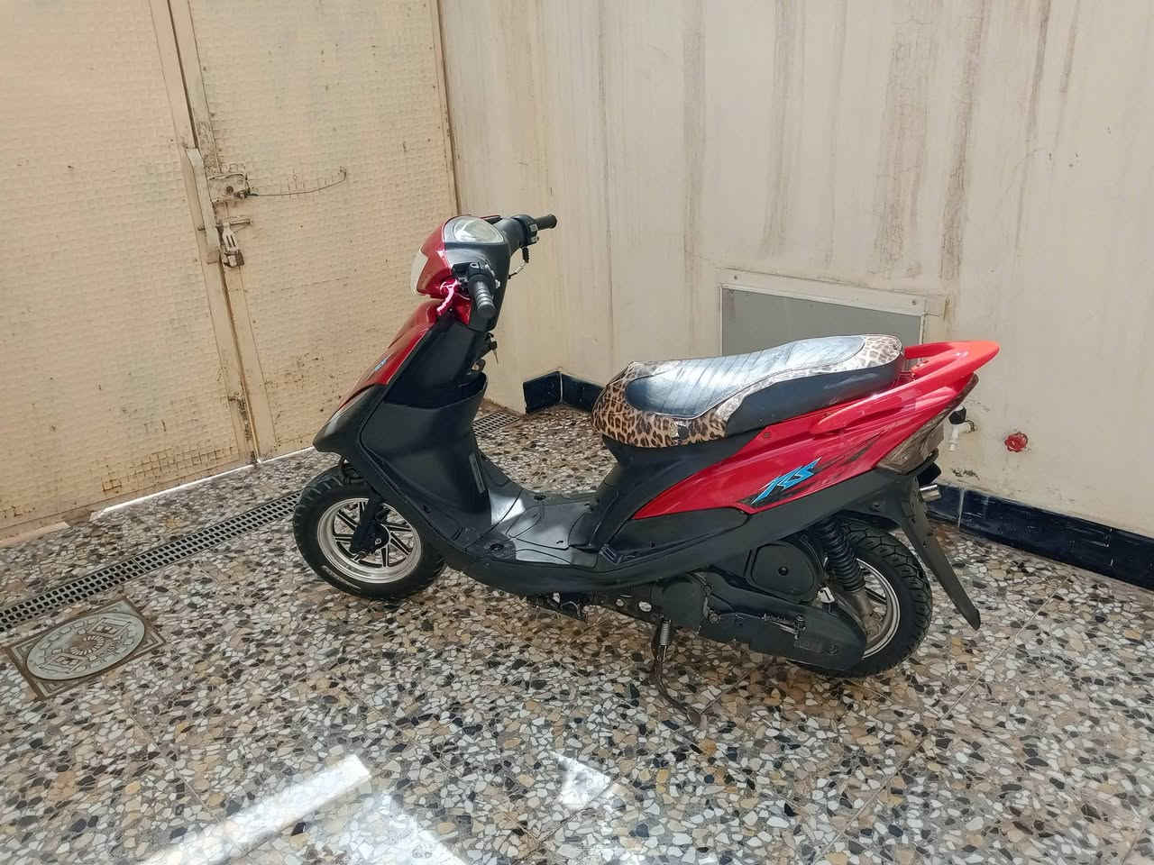 سلام عليكم للبيع دراجه ماكس عدله 49 لا تبخير لا تنكيص 

سعر 475 وبيها مجال تشلع اعيوني 
رقمي ***********
