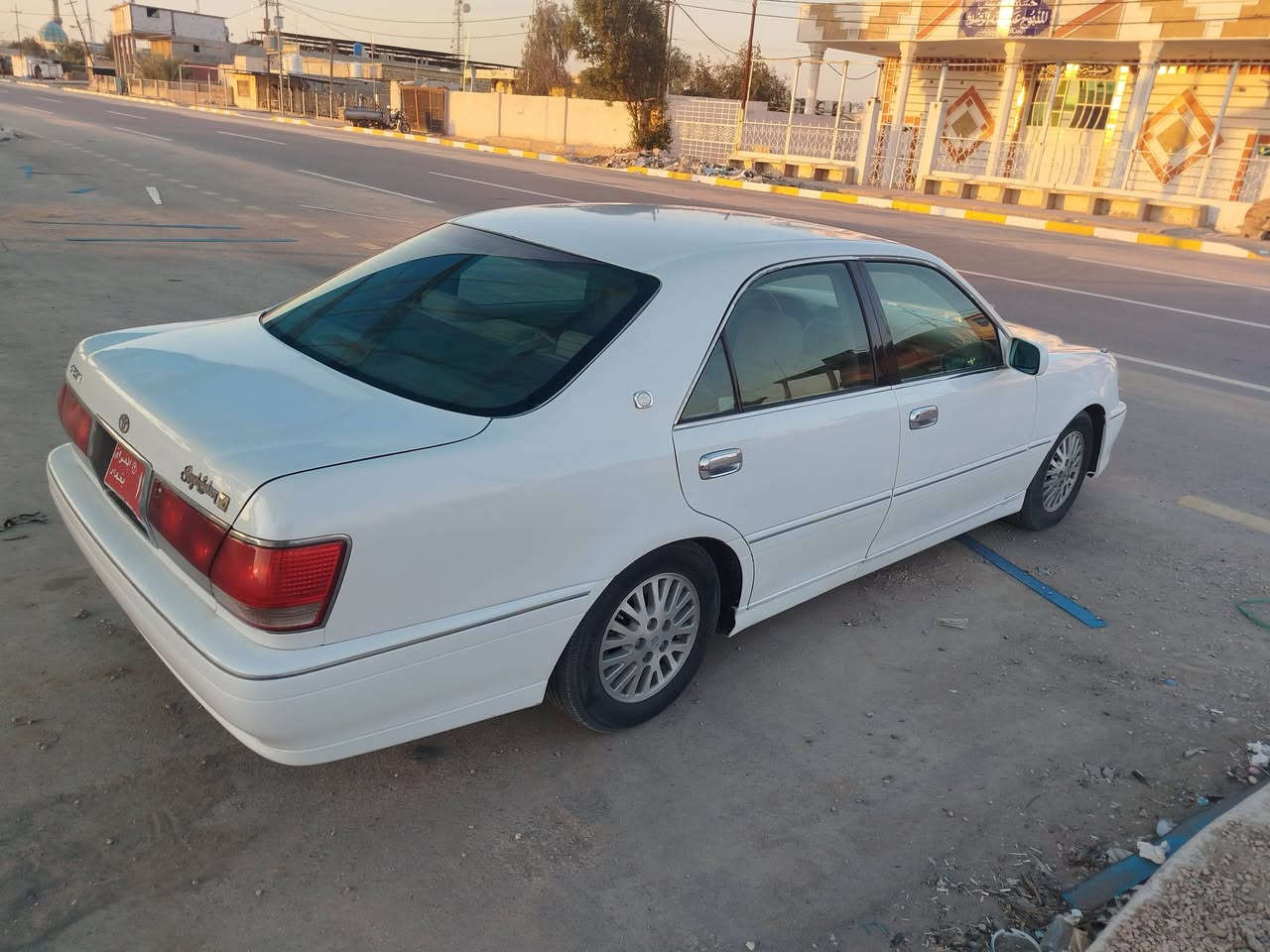 تيوتا كراون ملكة للبيع او مراوس
السعر 75 ورقه وبيها مجال 
مدفوع كمركها قرص واصل باقي تشتريلها رقم  
مكفولة من الكص ونقل الجثة والاصوليات 
شاصي 175 
اربع دكم 
بردة خلفية 
مري كهرباء شفط 
اربع كشنات كهربائي 
تدفئة .تبريد شغالات
تخم تاير جديد 
كهربائياتها شغالة كلها 
حدادية 80%
رقم بغداد 
ملاحضة: محرك بي بداية تبخير والسيارة مصبوغة عام .
موجود علفيس راسل وبلخدمه .


**إذا كنت صاحب هذا الإعلان وتريد حذفه لأي سبب، رجاءا أرسل رسالة إلى الدعم الفني**