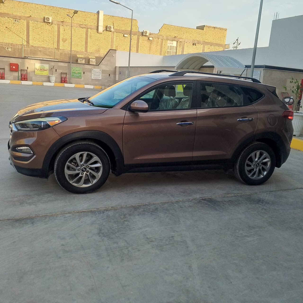 توسان موديل 2016 رقم واسط بأسمي كفاله عدى البنيد مبدل باقي كفاله من كلشي ماشيه 90 الف 
السعر 142 ورقه وبيها مجال مكاني ناصريه للاستفسار 

‭0781 055 0222‬
