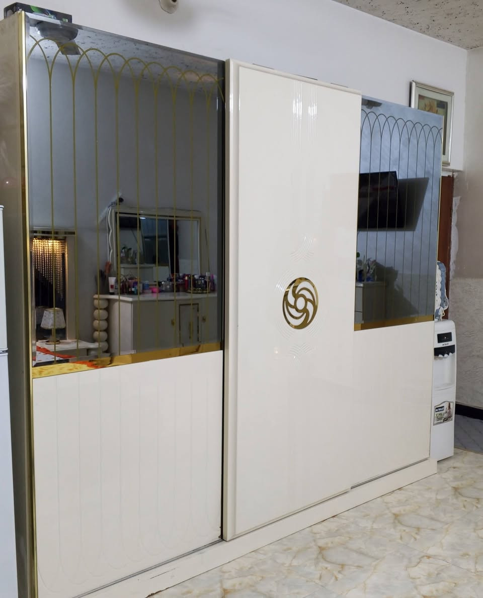 السلام عليكم غرفة نوم تركية مستعمله للبيع نضيفه كلش بغداد الدورة حي الكفائات السعر مليون وربع وميه مجال للطيبين ***********
