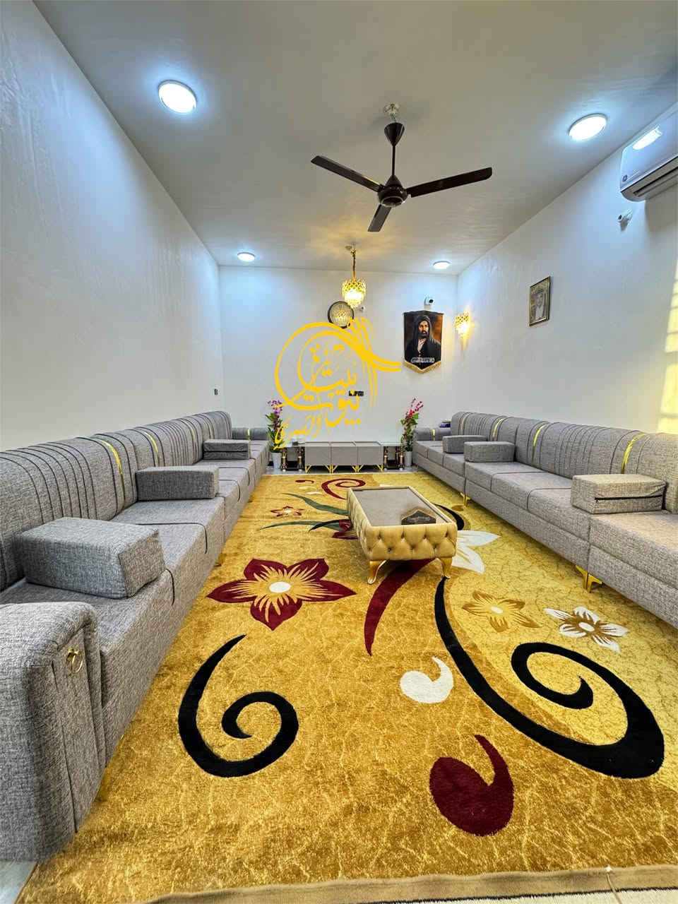 �✨ للبيع بيت مللك صرف – بناء جديد درجة أولى
📐 المساحة: 200م طابقين 
📍 الموقع: التاجية – شارع 20م 
🏗️ طابقين، مرتفع عن الشارع 1م
💰 السعر: 190 مليون

🔹 كراج سيارة 🚗
🔹 حديقة صغيرة 🌿
🔹 مطبخ حار + مطبخ بارد 🍽️
🔹 3 غرف نوم 🛏️
🔹 3 مجمعات صحية 🚿
🔹 3 مناور
🔹 كليدور + درج + مخزن
🔹 صطحين مع منظومة كامرات ⭐

📞 للتفاصيل: علي عذاب ***********
🏢 مكتب الشمري – نادر الثانية / شارع الخدمي مقابل سكلة صدام
