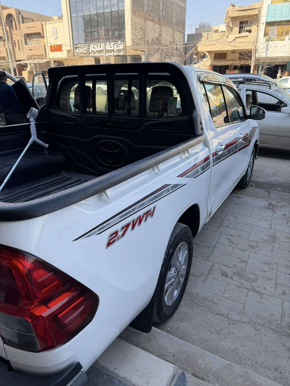 هايلوكس 2023 ساز 4*2
تو ويل

تدفئة كشنات 

قماش احمر 

كامرة خلفية 

تثبيت سرعة 

مانع انزلاق 

نضام ايكو -سبورت 

..سيارة مكفولة كفالة عامة ما عدا بيها طخة جوة الباب خلف الراكب ما مصلحة تنسحب بارد موضحة بصورة 
….السعر 293 ورقة 
…
ماشية 42 الف 

…مرقمة بغداد باسمي 

….اتصال ***********
