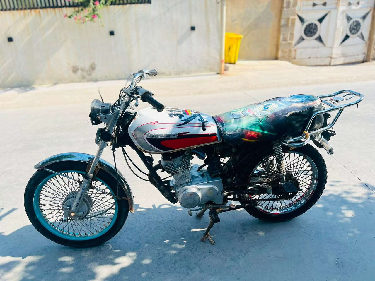 سلام عليكم تايكر موديل 2019 محرك لا صرف ولا بخار نضيف مابي صوت  ولا ينطي دهن سعر190وبي مجال قليل رقمي ***********
