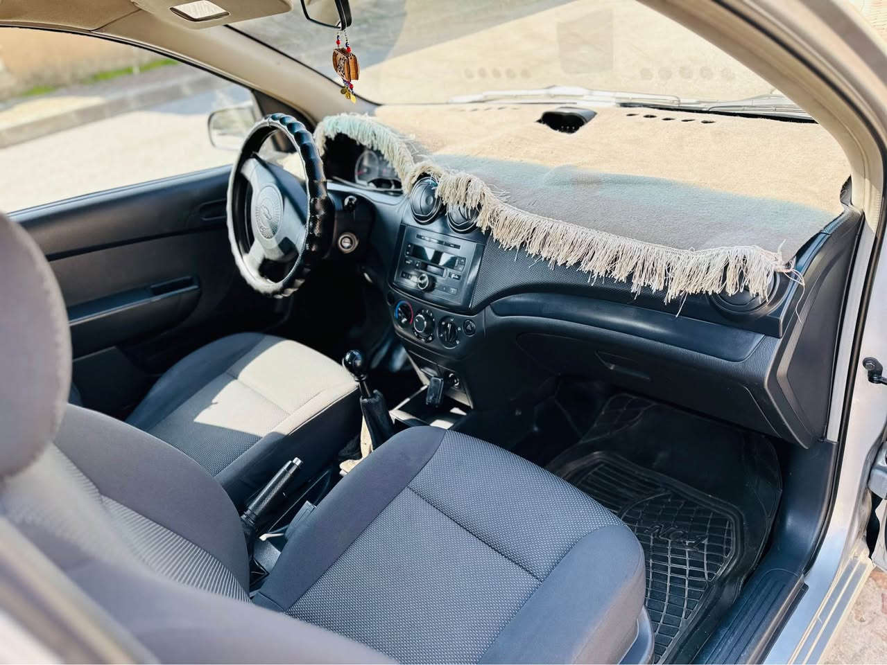 ئه ڤيؤ 2008 سلڤه ر سه ياره كه له سفري لاي خؤ مانه هـيچي نيه ته نها يه ك ده رگا صبوغ بي ژؤرئ قؤبي ته زره به شه رت شه پؤل به شه رت پشت و پيش قنج به شه رت گير مكينه به شه رت نه كراوه ته وه كوشن بيلادي كامل به شه رت سيسته مي غاز به ستراوه توركي سه نه وي هه زه نوي يه ك دينار مه سره ف نيه گير عادي ٦٧ كه مه ك مجال شوين رانيه *********** أربيل, العراق
