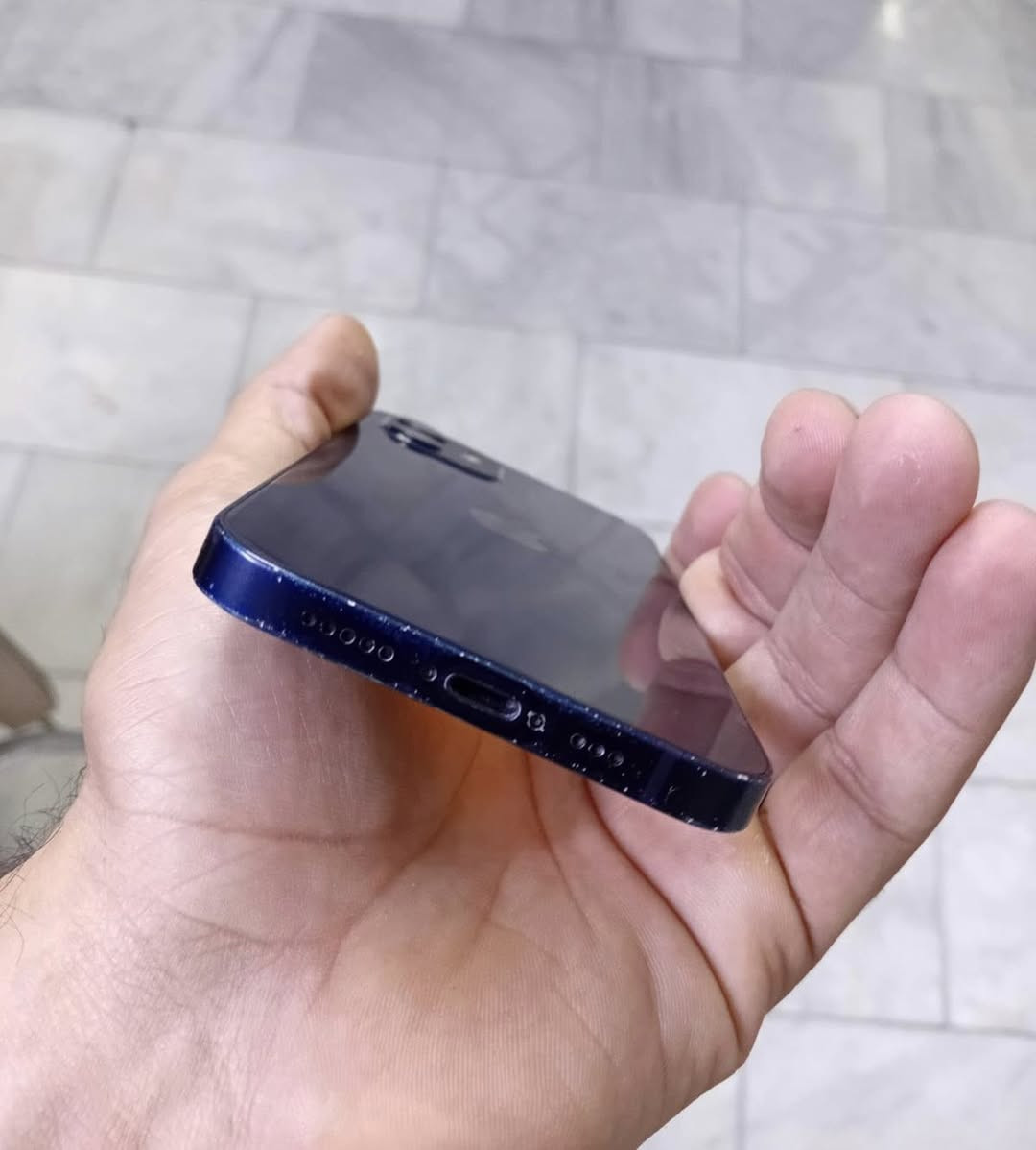 سلام عليكم ايفون 12 عادي ذاكره 128 بطاريه 76 الجهاز وتر بروف لا مفتوح ولا مبدل بي شي نموذج M كارتونة موجودة رايده 300 وبي مجال فقط بي زلغ صغير وخفيف بل شاشة اصلاً ممبين مكاني البياع ***********
