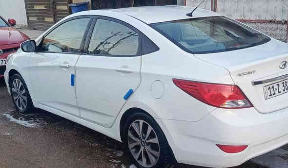 السلام عليكم
للبيع اكسنت 2016 

خليجي ماشيه 85 الف فقط 

رقم بغداد الجديد 

محرك 1600 قطرتين

فول مواصفات 

فتحه سقف

5ويل كب …اشاير مري…

شاشه +كامره دواره وباقي المواصفات معروفه 

 صبغ  جاملغ امامي فقط شخط خفيف باب الخلف الصدر  … كير مكينه خير من الله تخم تاير جديد 

السعر /120 وبيها مجال بسيط

العنوان  بغداد  حي الجهاد 

(***********
