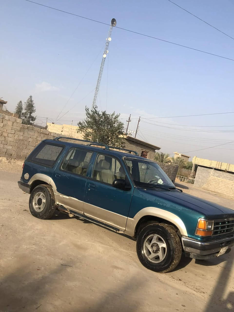 السلام عليكم للبيع فورد موديل 92 رقم كربلاء الماني بسمي كير محرك بطه 2500 سنويه لنهايه 28 يلا تصقط
السعر(30) وبيه مجال *********** 
مكان السياره (فلوجه)
