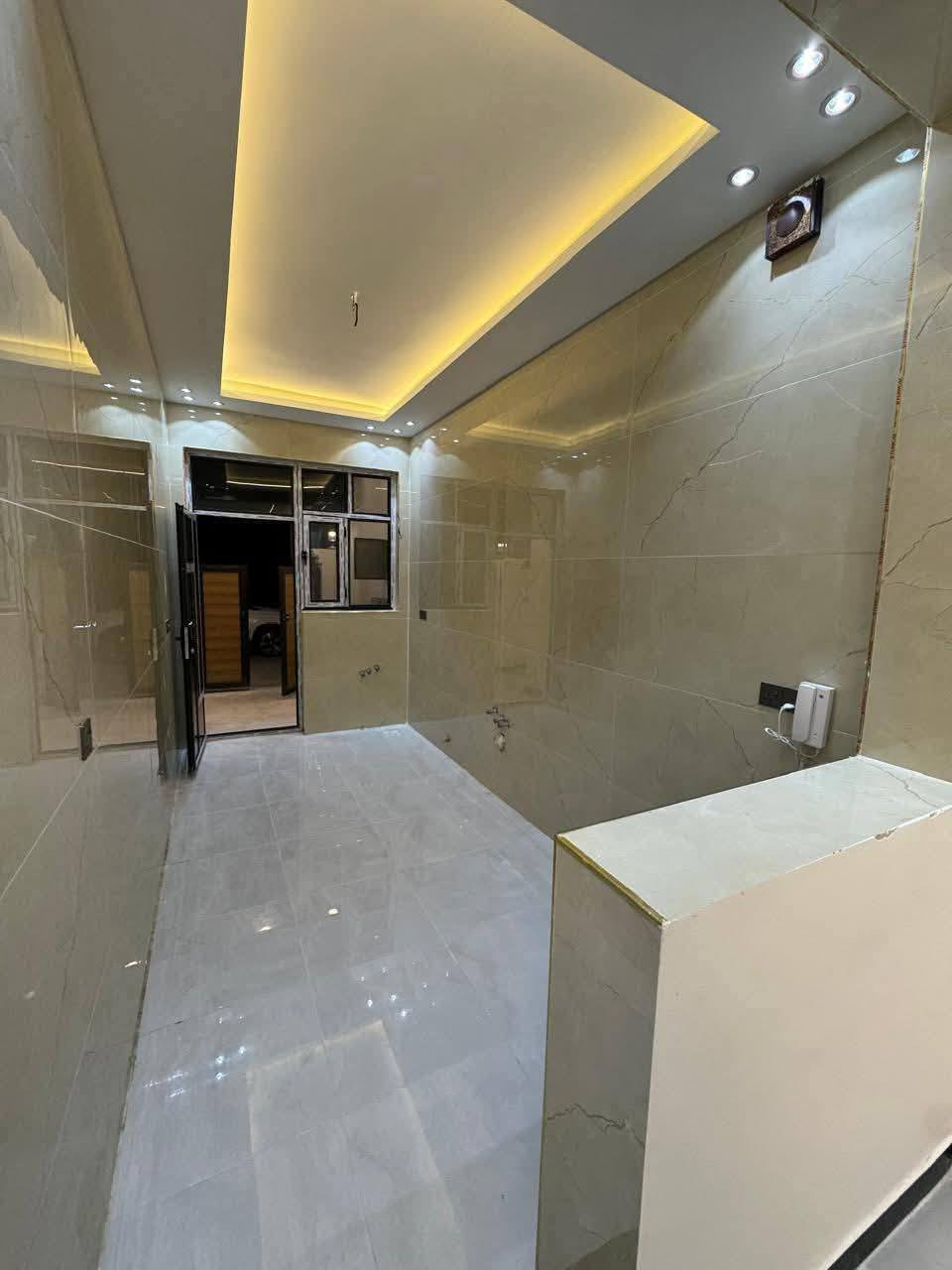 بسم الله ماشاءالله 
 🏠#دار_للبيع   100متر واجهيه 6،25متر نزال 16متر
  طابقين ونص  بناء حديث وتصميم متكامل 
يحتوي البيت. ع[4غرف نوم -استقبال -صحيات عدد 3- صالة- ومطبخ] البيت شغل درجة اولى 
مع الخدمات[ماي-كهرباء-تبليط]
🔴ملاحضه البيت جاهز للسكن 🔑
⬅️نوع العقار  طابو زراعي سند 25 اقرار محكمه 
⬅️العنوان #بغداد_الدوره_البوعيثه   
       مجمع السلطان الثالث 
🔴للاستفسار  خاص او الاتصال ع  الرقم 
☎️***********
☎️***********
