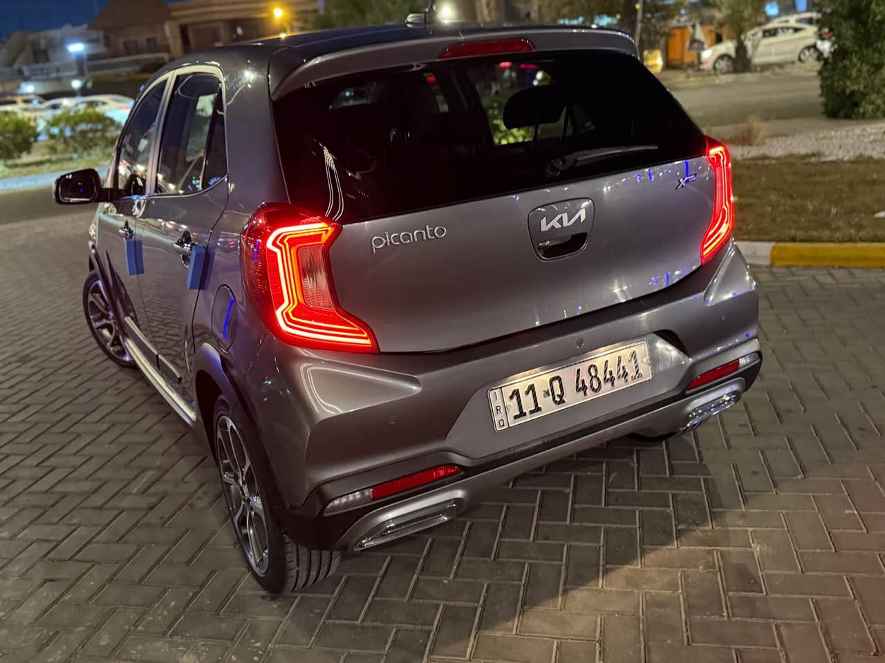 السلام عليكم 

كيا بيكانتو Xlineوارد كوري تجي فل مواصفات موديل 2022 فل مواصفات عدى الفتحه بيها صبغ بنيد فقط وموجود بالسونار مكينه 4 سلندر 1.2 MPI كير 5 نمر  ماشيه 83 كيلو متر مناقصها اي شي رقم بغداد الجديد بأسمي عارضها ب 103 وبيها مجاال بسيط رقمي ***********

مكاني بغداد / حي الجهاد 

مواصفاتها : 

* كشنات جلد 
* شاشه أندرويد 
* رادار امامي 
* تنبيه مغادرة المسار 
* حساسات خلفيه 
* مريه الجانبيه شفط 
* الستيرن فل تحكم 4 جهات 
* شاشة كيا ترحيب 
* بصمة تشغل + أبواب + صندوك 
* لد نهاري امامي 
* بك لايت لد بغداد, العراق
