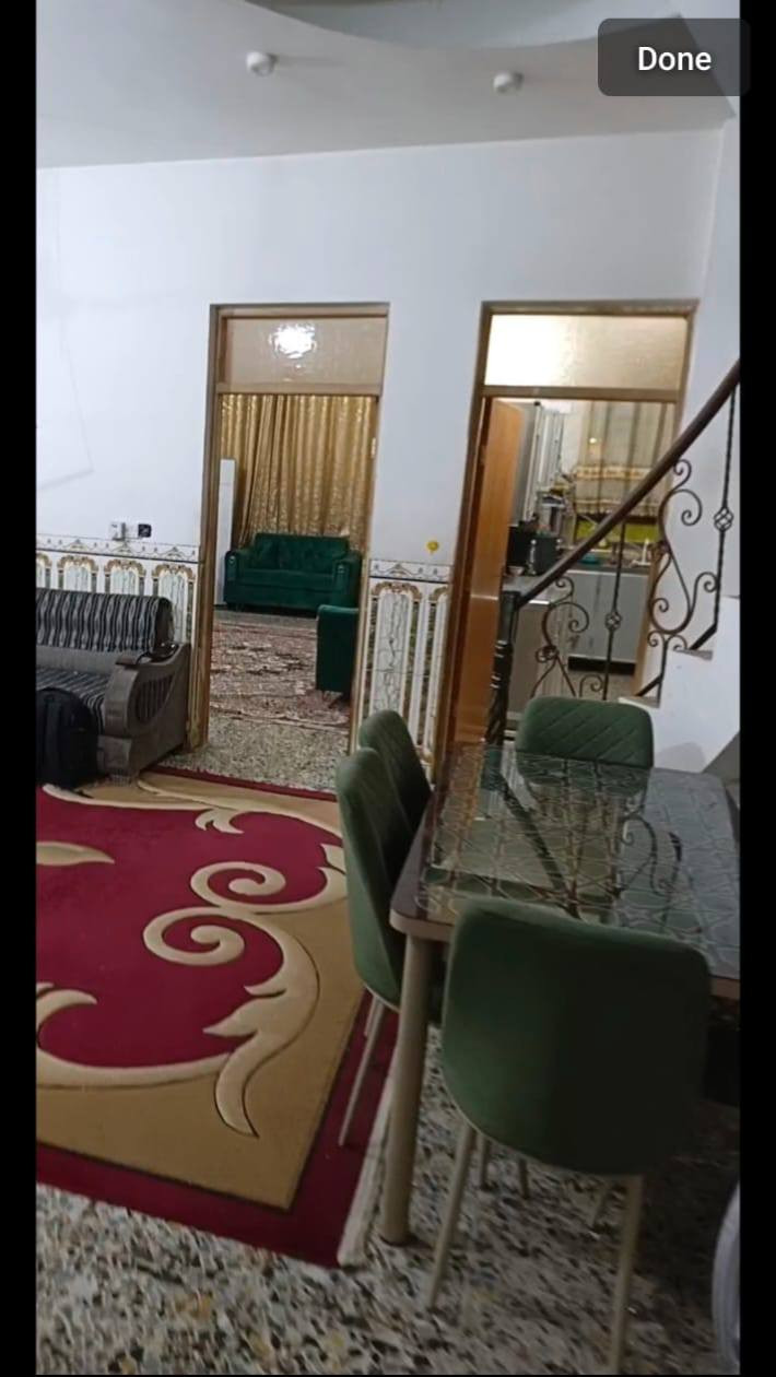 بيت للبيع مساحة 150 م واجهة 7.5 نزال 20 م بناء حديث 2019 طابقين كامل من الداخل ارضية كاشي و جدران بياض و سيراميك يحتوي 4 غرف نوم ثلاثة طابق ثاني و واحدة طابق ارضي بالأظافة الى استقبال ضيوف و مطبخ و ثلاث حمامات خارجي و داخلي ارضي و طابق ثاني و هول داخلي طابق ارضي و طابق ثاني البيت كامل من جميع النواحي
في منطقة حي الصديق مقابل روضة و حضانة تيم قرب البنايات الجديدة لمتوسطة البصرة و اعدادية زها حديد و ثانوية الموسوعة العلمية و ابتدائية علي ابن ابي طالب 
في الفرع المقابل لهذه المدارس الجديدة  يعني تبعد مسافة مية متر تقريبا في داخل الفرع عن المدارس و قريب على مستشفى ابي غريب العام و قريب على سوق ابي غريب 
موقع مميز و خدمات حلوة و بناء جاهز 
خارطة المنطقة و خارطة البيت موجودة في الصور 
للاستفسار اكثر المراسلة واتساب او الاتصال على الرقم التالي 
***********
