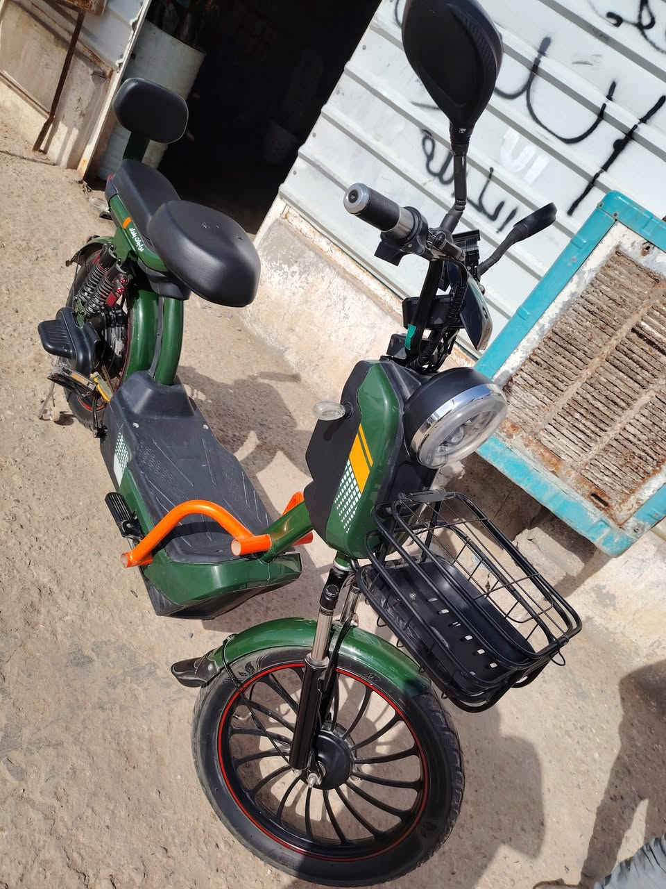 سلام عليكم للبيع بايسكل شحن سرعه 45 اربع نمر 5بطاريات سعر 550 وبي مجال مكاني واسط الصويره ***********
