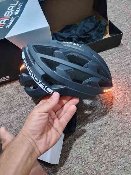 السلام عليكم
خوذه دراجات هوائيه 
تلبس قياس L/M
لون اسود طافي 
بگ لايت وشاير 
تحكم عن بعد 
شحن تايبسي
جديد غير مستخدم 
السعر 20 الف  فقط
البصره مقابيل سجن حمدان 
***********
