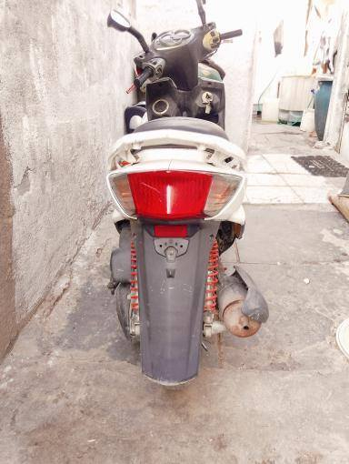 السلام عليكم دراجة سكنس فحل كابريتر دراجة جاهزه اي نقص مابيه سعر 550 مكاني بغداد مدينه الصدر قرب معارض الحبيبه رقمي ***********
