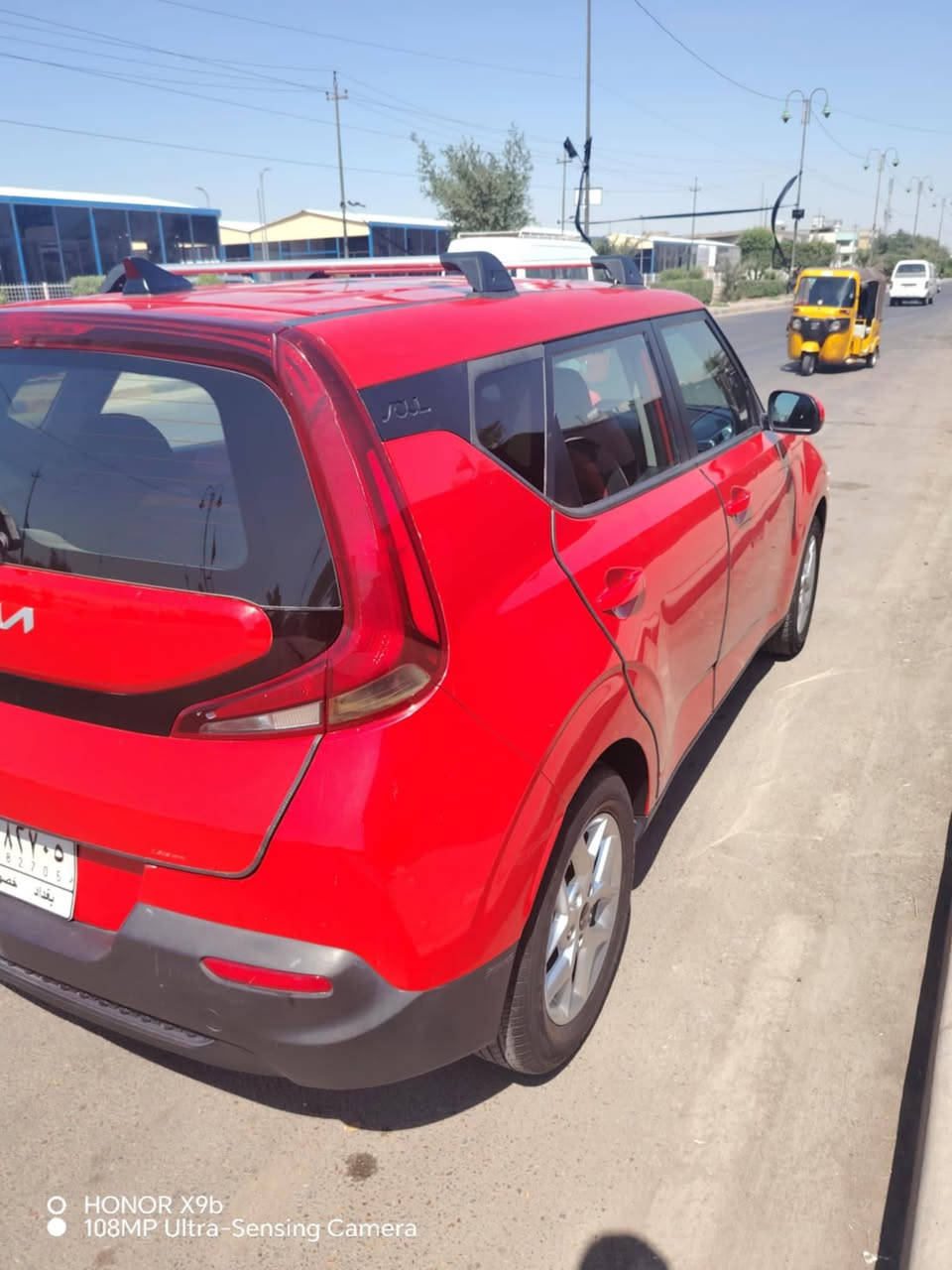 كيا صول موديل 22 / رقم بغداد  /
المواصفات //
0-اللون احمر لون مميز
1-محرك 2000 دوش المرغوب... ماشيه33000 كم.. 
2-شاشه كبيره لمس  ، بلوتوث مع حاكية  ، شاشة اعطال  ، منفذ usb  ، حساس اطارات 
3-نظام تحديد مسار
4-نظام تنبيه قبل التصادم 
5-مري نقطة عمياء.. مانع انزلاق  ، كروز سرعه
6-اطفاء، ذاتي للمحرك لتقليل صرف الوقود
7-وضعيات القيادة سبورت ونورمل  ، تحكم ستيرن فول جهتين
8-رادارت جانبية  ، رادار خلفي توقف تام للسيارة من ترجع للخلف اذا موجود جسم  خلفك متحرك... ورادار امامي يعطيك تنبيه قبل التصادم... 
9-نظام خفص صوت المسجل عند الرجوع للخلف.. نظام سماعات دمام
10-نظام خفض فان التبريد اذا جاءت مكالمه.. تبريد ثلج
11-كامره دوار مع حساس حركه 180 درجه.. 

الحادث //
1-باب السايق ومصلح ع البارد ومكحل... 
2-تبديل دعامية اصليه.. 
3-توجد رصعات بسيطه  فوق التكمه من جهه اليمين الباب الخلفي..وتم تصليحها ع البارد.. 

صور الحادث موجوده برقم الشاصي... 

السيارة حيل جديده تاخذها وما تصرف عليها ولا درهم  ، غراضها والعده كامله سبير وارضيات وكتلوك.. سياره اي نقص مابيها لا من الداخل ولا من الخارج...*********** .... يوجد وتساب.... السعر 148
